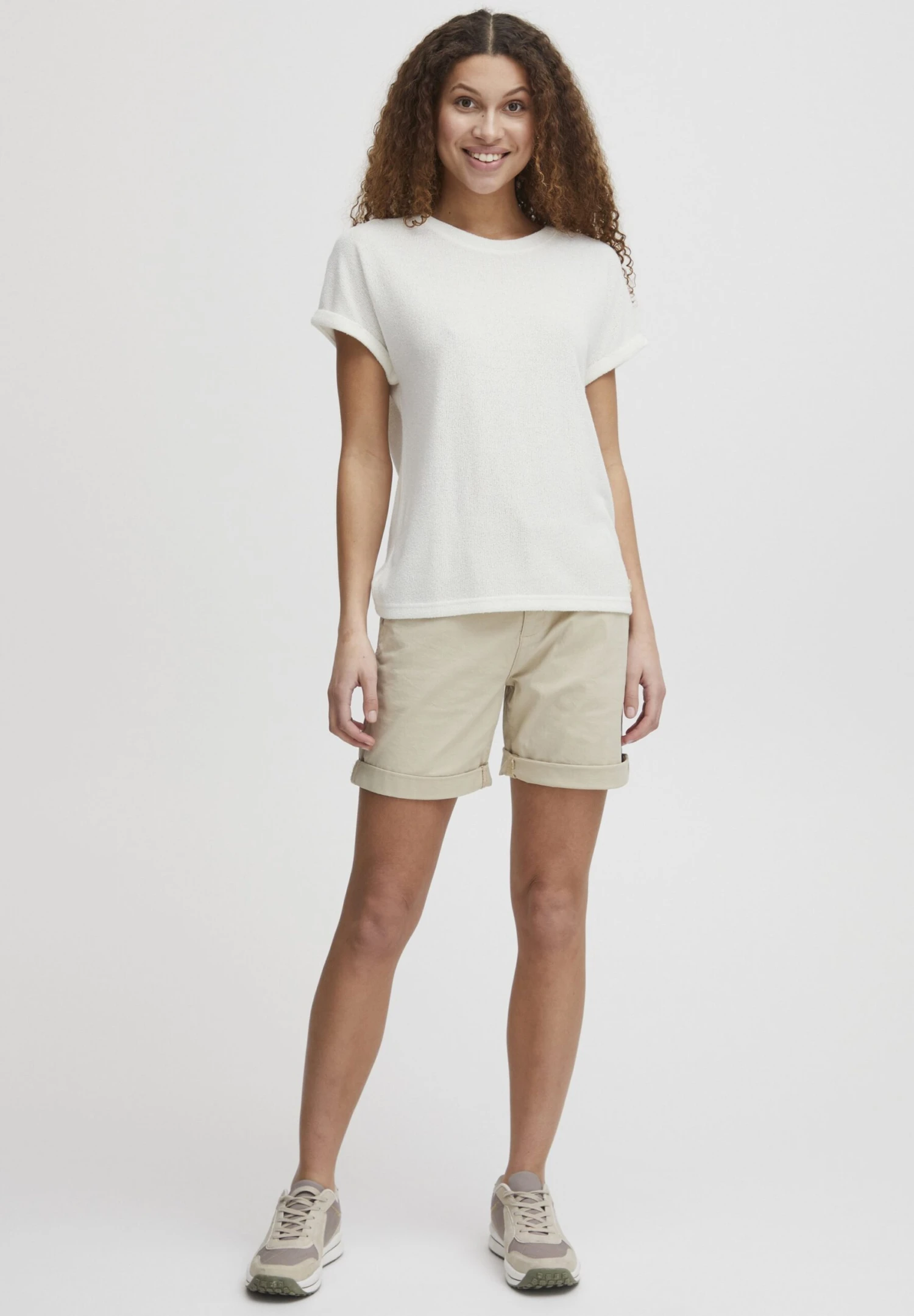 OXMO Oxkatie - Camiseta Básica - Off White 2 OXMO Oxkatie - Camiseta Básica - Off White - Imagen 2