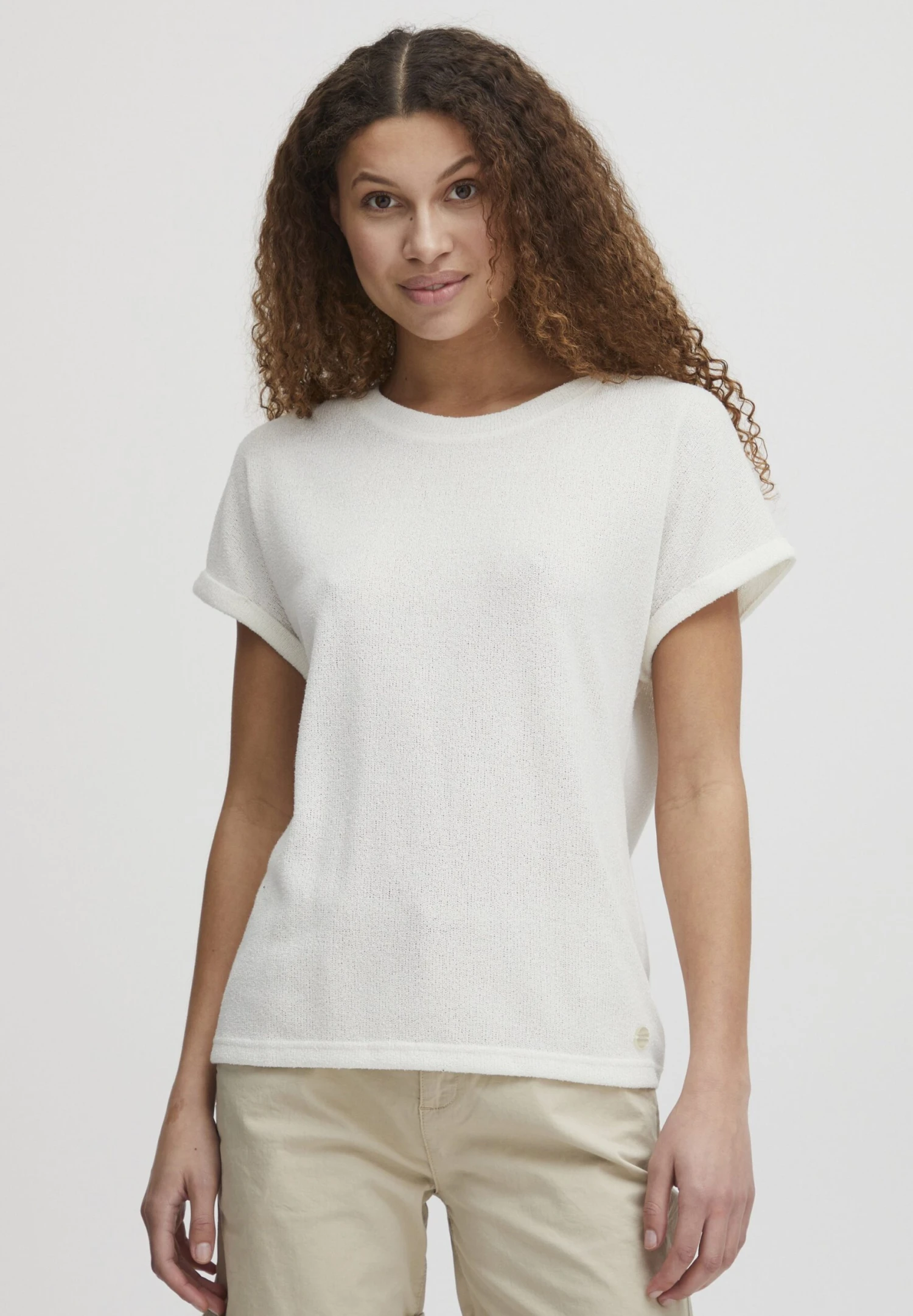 OXMO Oxkatie - Camiseta Básica - Off White 1 OXMO Oxkatie - Camiseta Básica - Off White