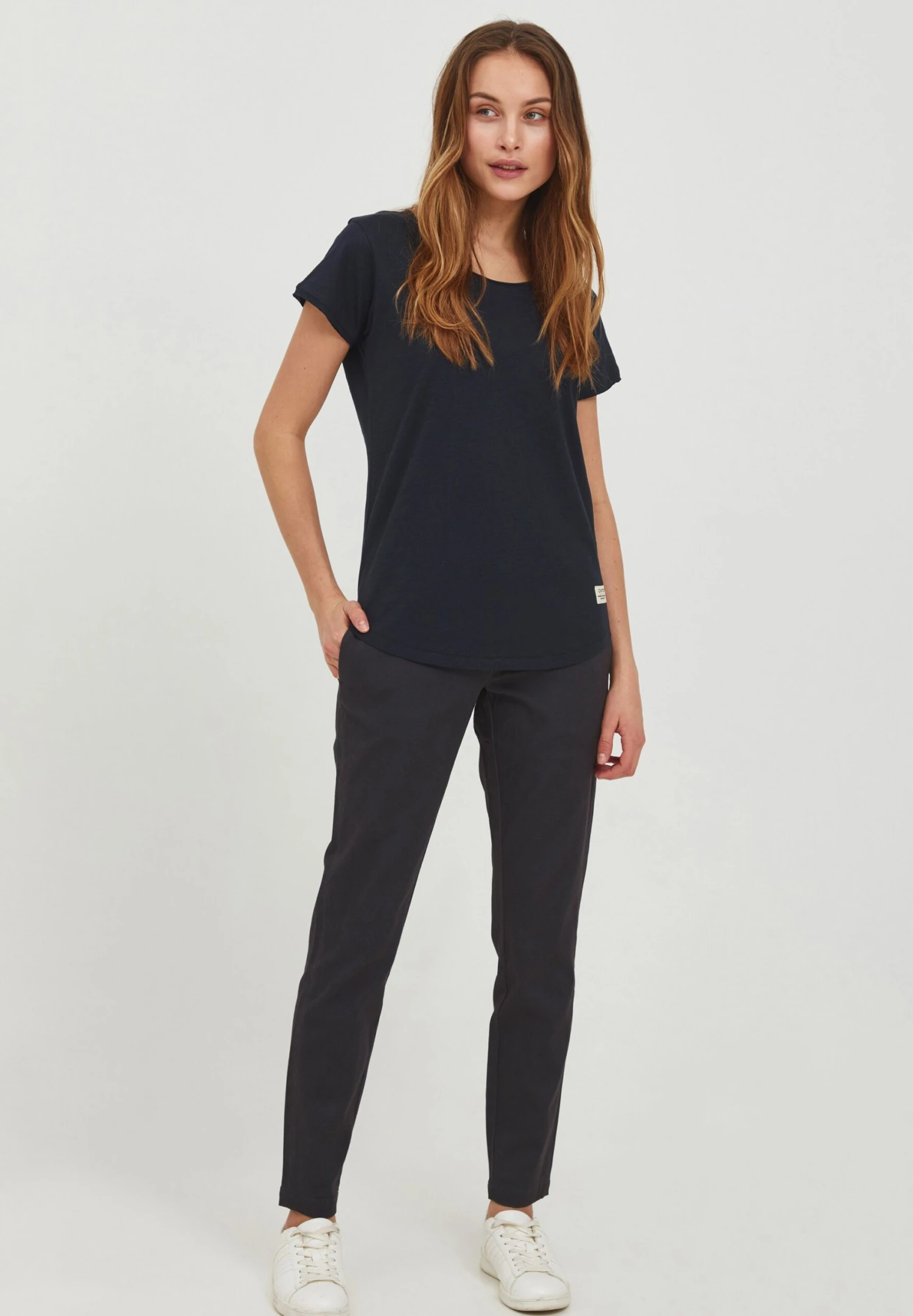 OXMO Pilar - Pantalones Chinos - Ebony 2 OXMO Pilar - Pantalones Chinos - Ebony - Imagen 2