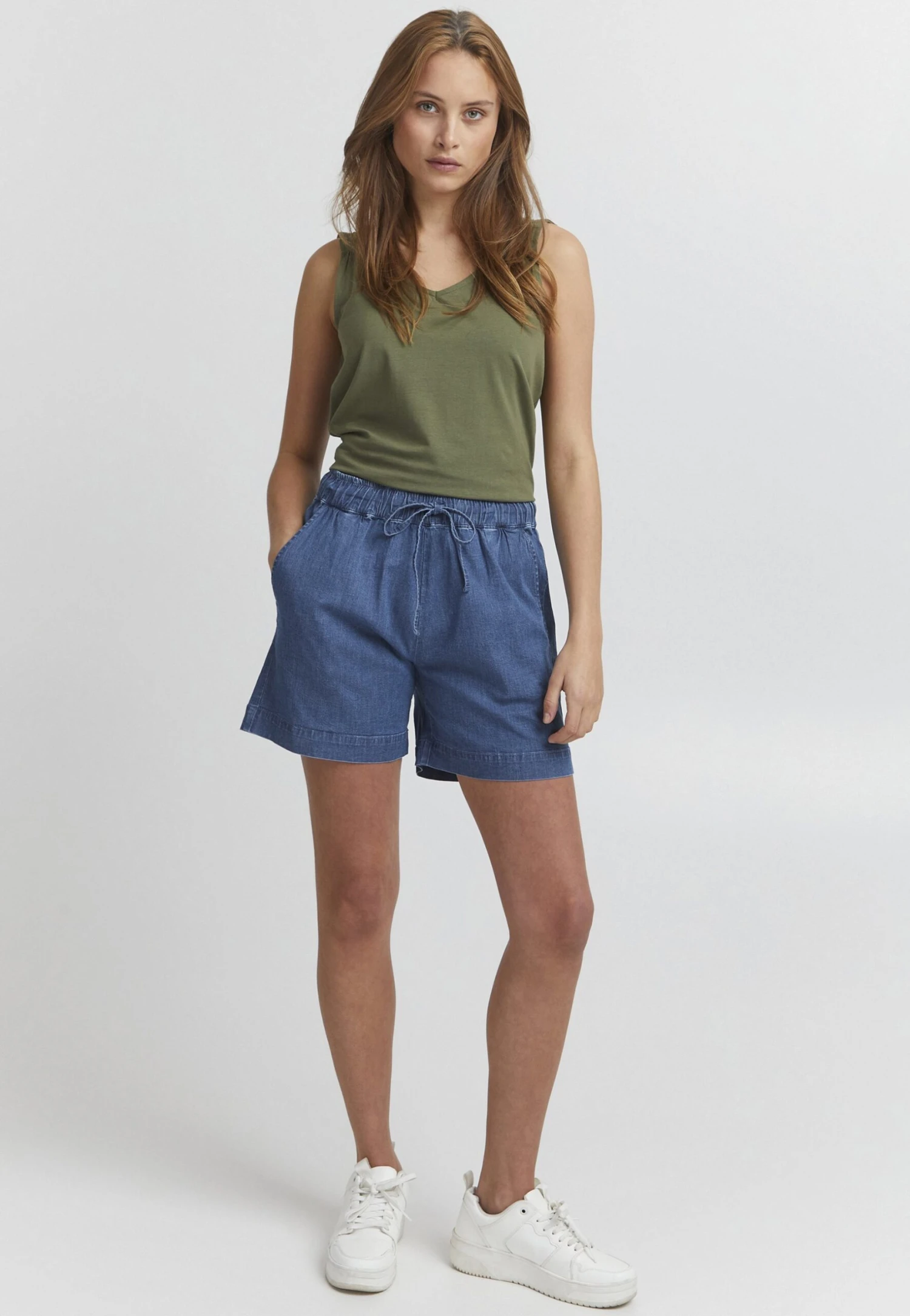 OXMO Oxlillith - Shorts Vaqueros - Mid Blue Denim 2 OXMO Oxlillith - Shorts Vaqueros - Mid Blue Denim - Imagen 2