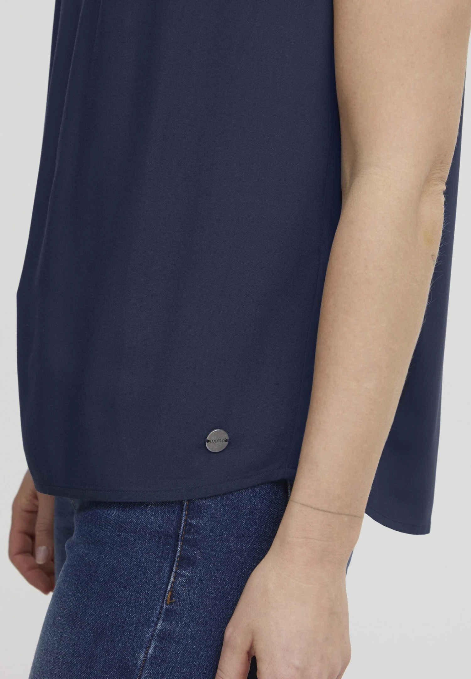 OXMO Esja - Blusa - Total Eclipse 4 OXMO Esja - Blusa - Total Eclipse - Imagen 4