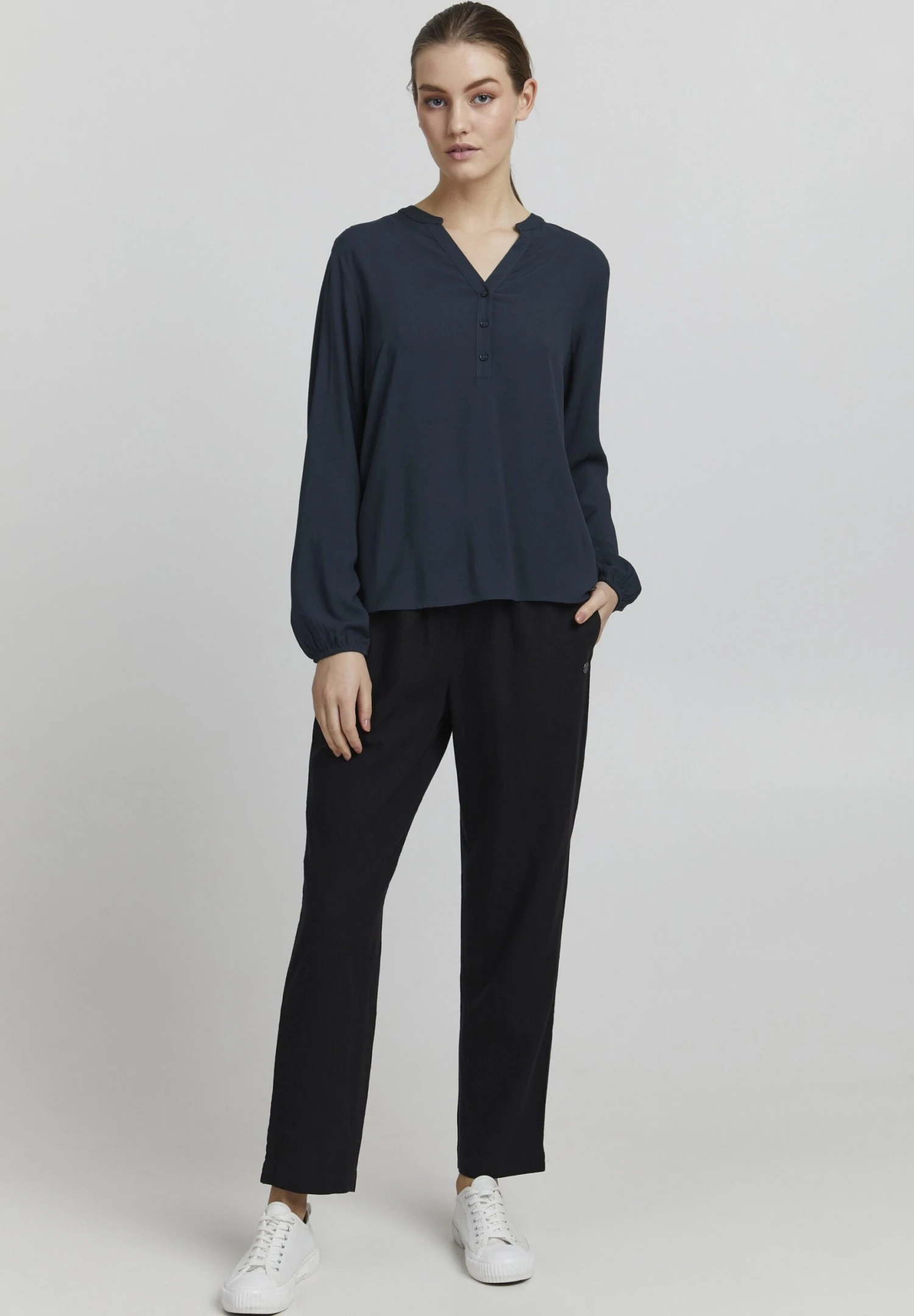OXMO Elvy - Blusa - Total Eclipse 2 OXMO Elvy - Blusa - Total Eclipse - Imagen 2
