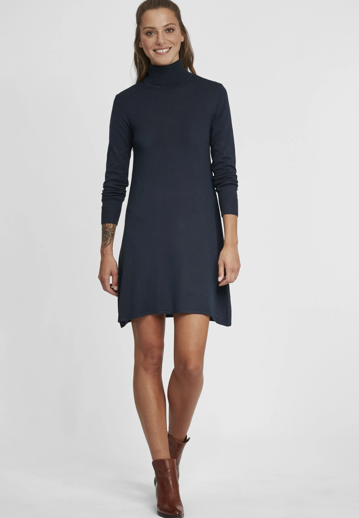 OXMO Oxwinala - Vestido De Punto - Total Eclipse 2 OXMO Oxwinala - Vestido De Punto - Total Eclipse - Imagen 2