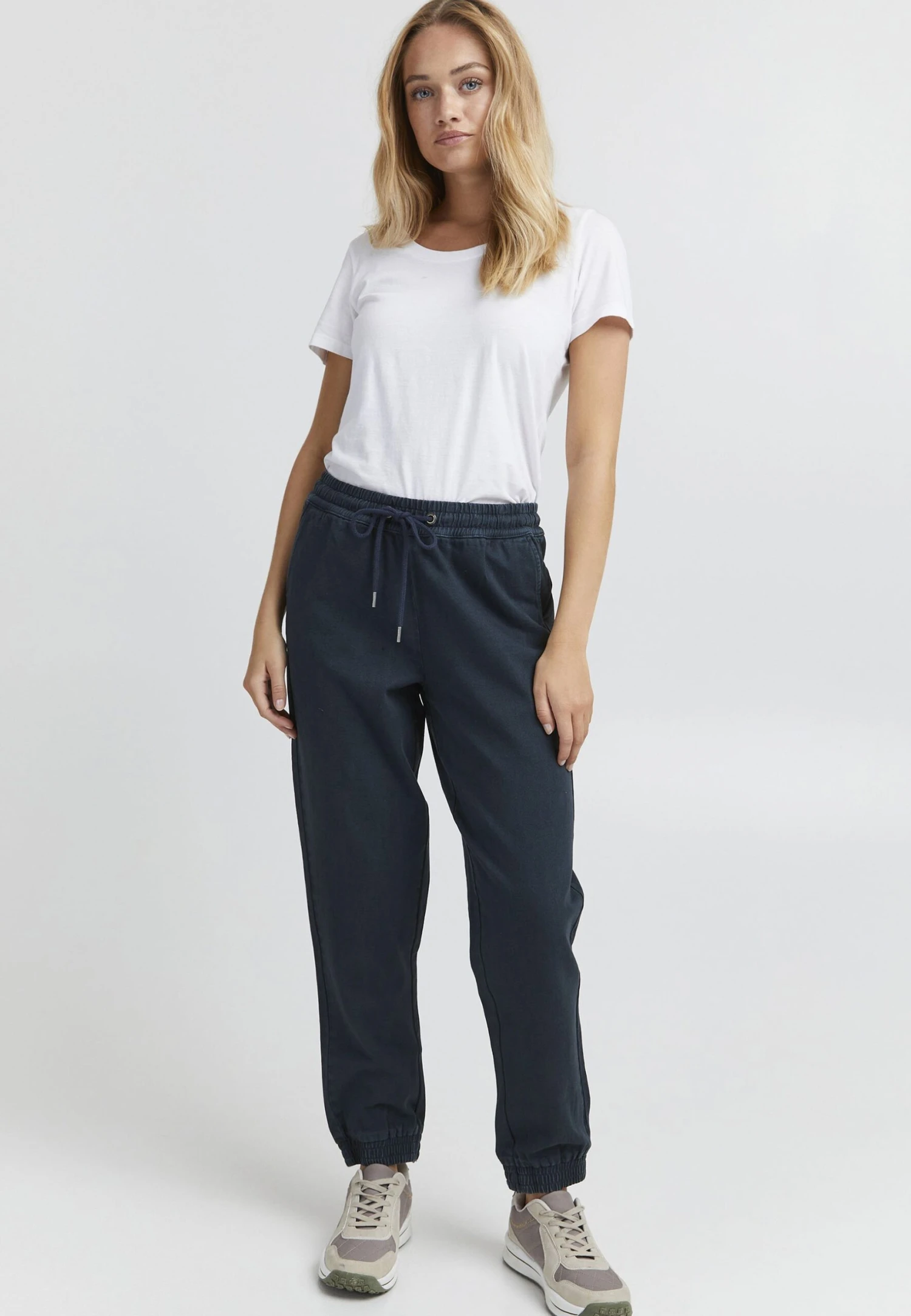 OXMO Oxtallualah - Pantalones Deportivos - Total Eclipse 2 OXMO Oxtallualah - Pantalones Deportivos - Total Eclipse - Imagen 2