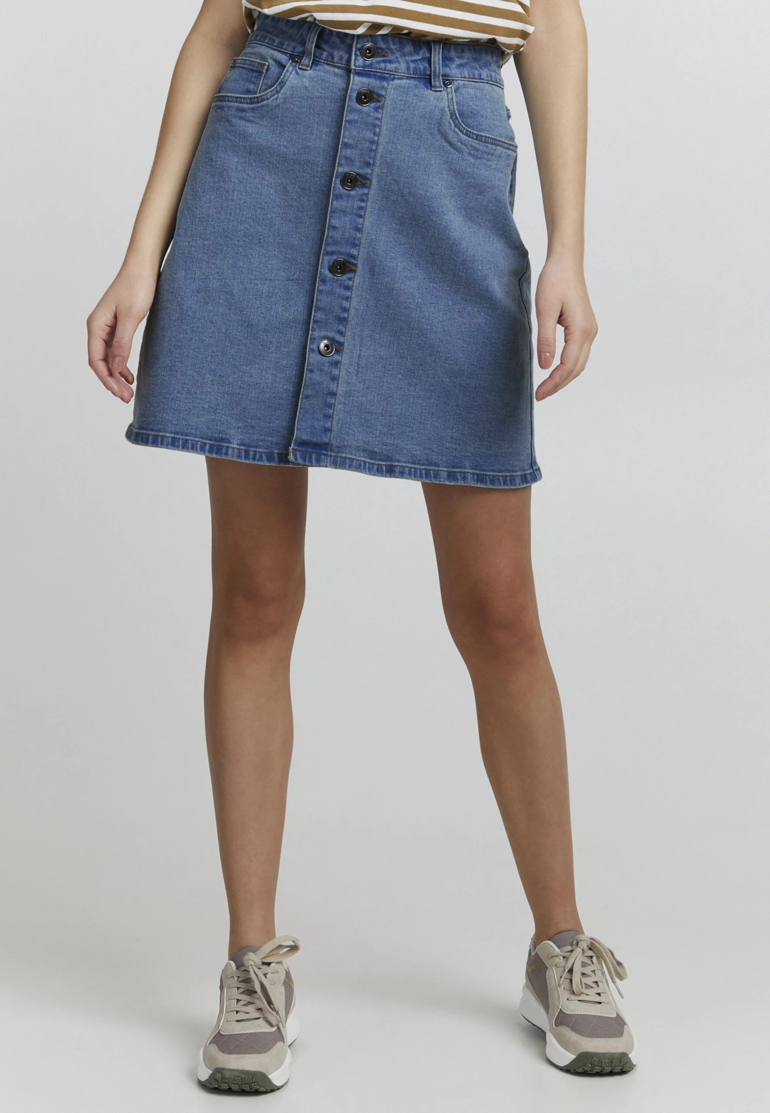 OXMO Frigga - Falda Acampanada - Light Blue Denim 1 OXMO Frigga - Falda Acampanada - Light Blue Denim