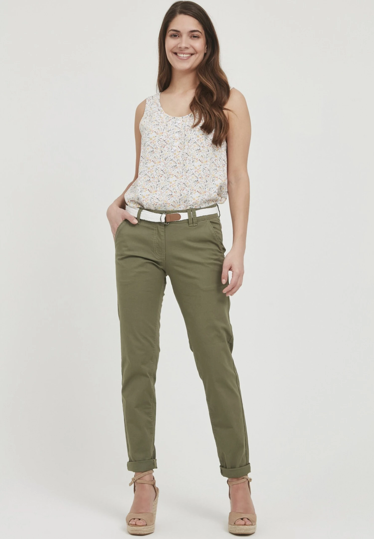 OXMO Oxchakira - Pantalones Chinos - Dusty Oliv 1 OXMO Oxchakira - Pantalones Chinos - Dusty Oliv
