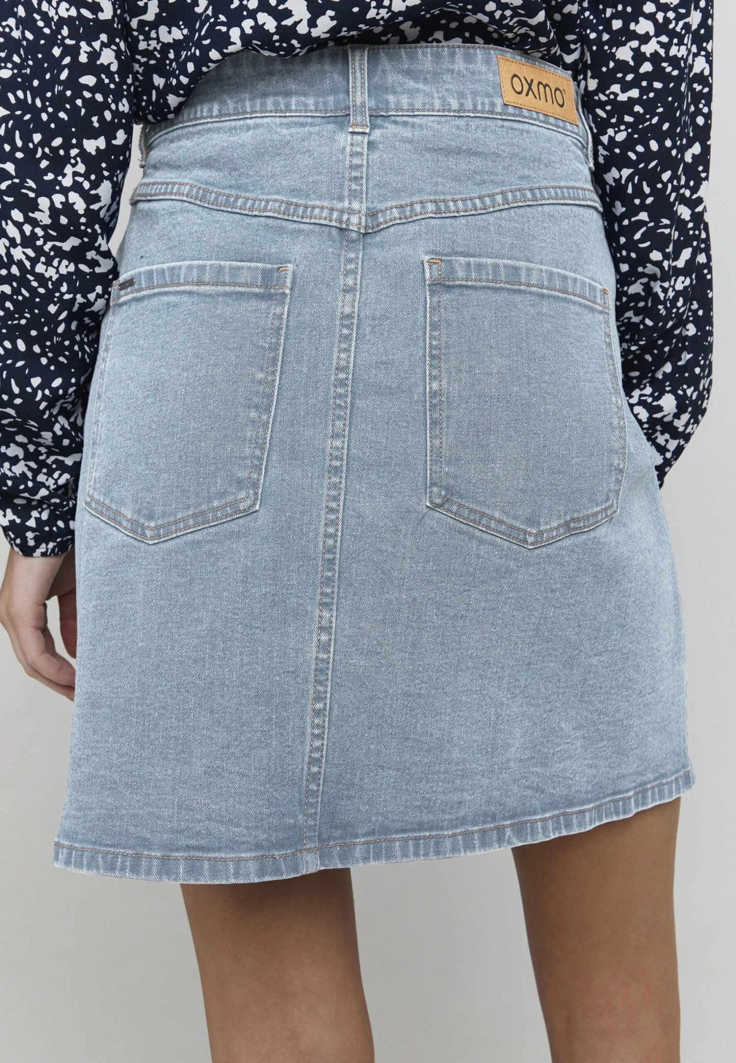 OXMO Frigga - Falda Acampanada - Mid Blue Denim 5 OXMO Frigga - Falda Acampanada - Mid Blue Denim - Imagen 5