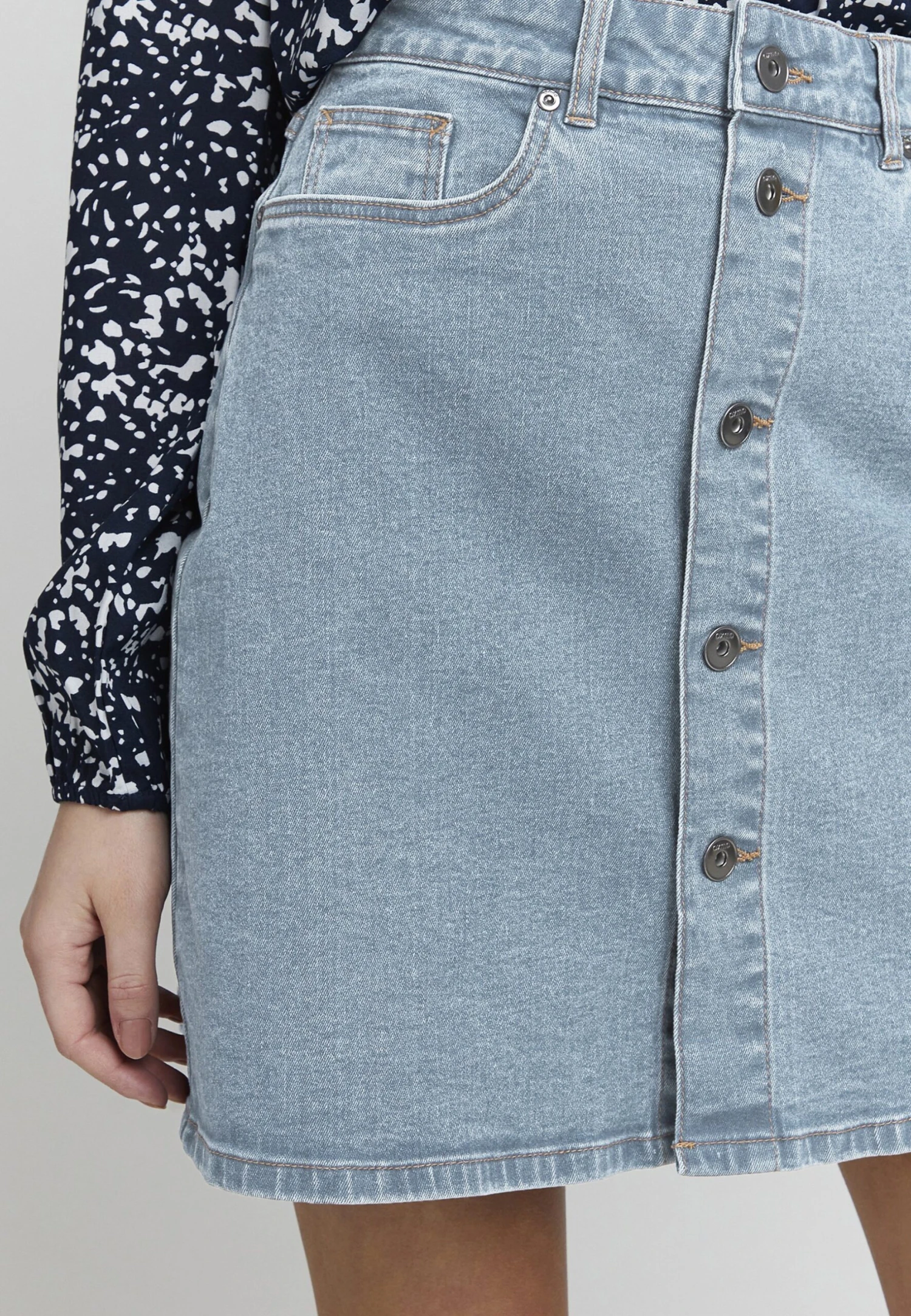 OXMO Frigga - Falda Acampanada - Mid Blue Denim 4 OXMO Frigga - Falda Acampanada - Mid Blue Denim - Imagen 4