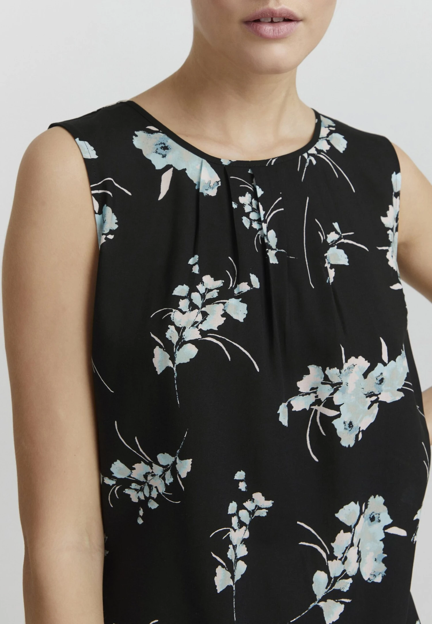 OXMO Esja - Blusa - Black Mix 4 OXMO Esja - Blusa - Black Mix - Imagen 4