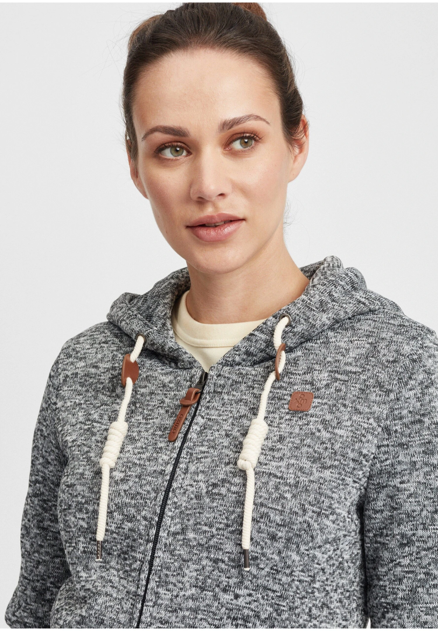 OXMO Oxthora - Abrigo Corto - Dark Grey 4 OXMO Oxthora - Abrigo Corto - Dark Grey - Imagen 4