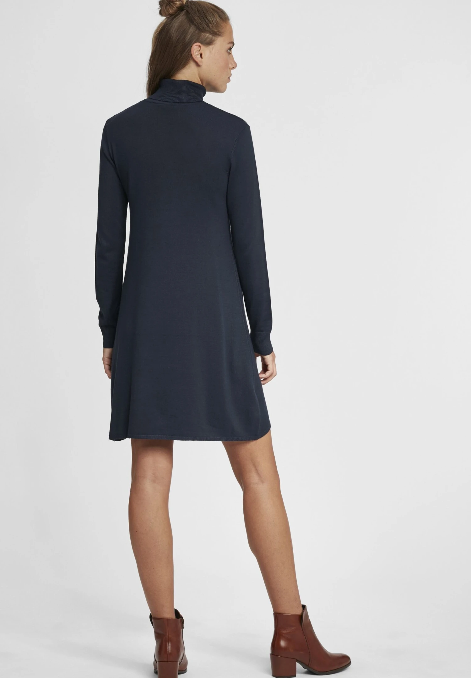 OXMO Oxwinala - Vestido De Punto - Total Eclipse 3 OXMO Oxwinala - Vestido De Punto - Total Eclipse - Imagen 3