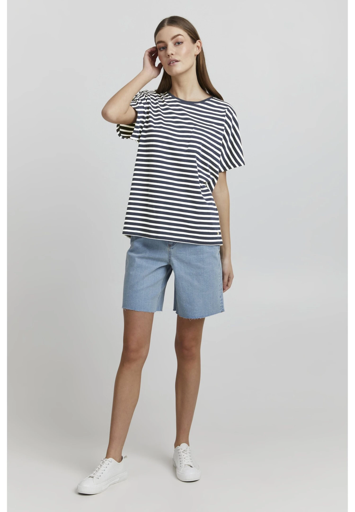 OXMO Oxsteffi - Camiseta Estampada - Total Eclipse 2 OXMO Oxsteffi - Camiseta Estampada - Total Eclipse - Imagen 2