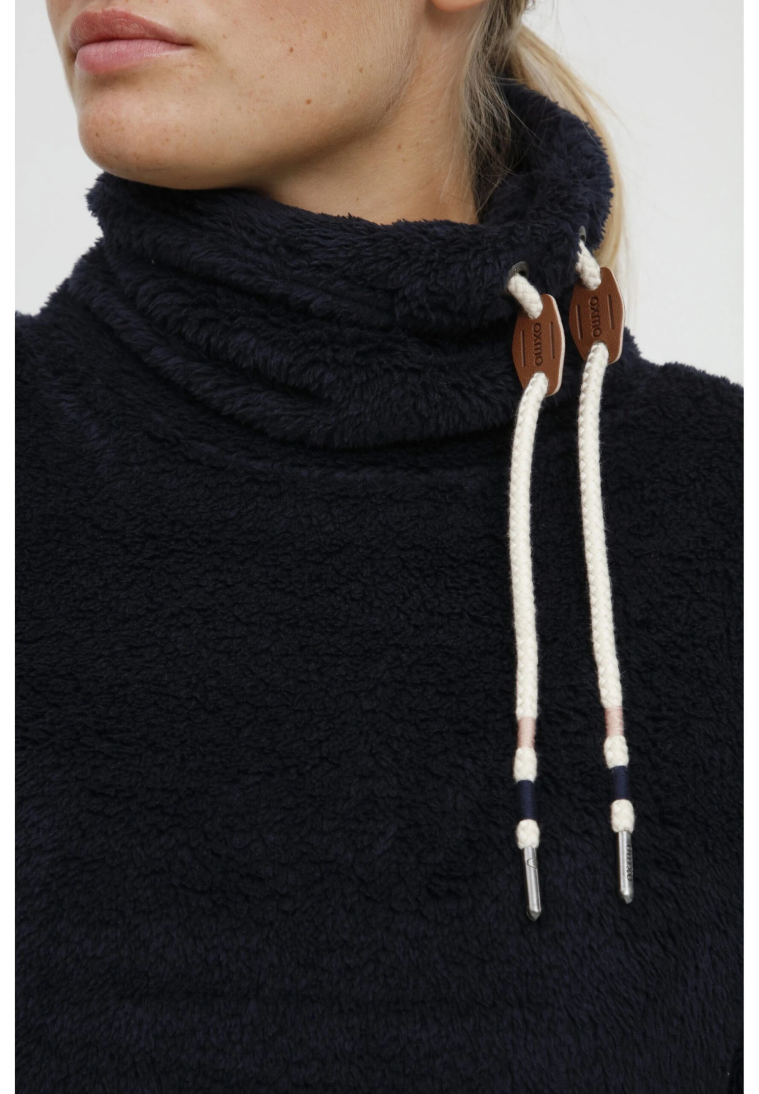 OXMO Oxanniki - Forro Polar - Black 4 OXMO Oxanniki - Forro Polar - Black - Imagen 4