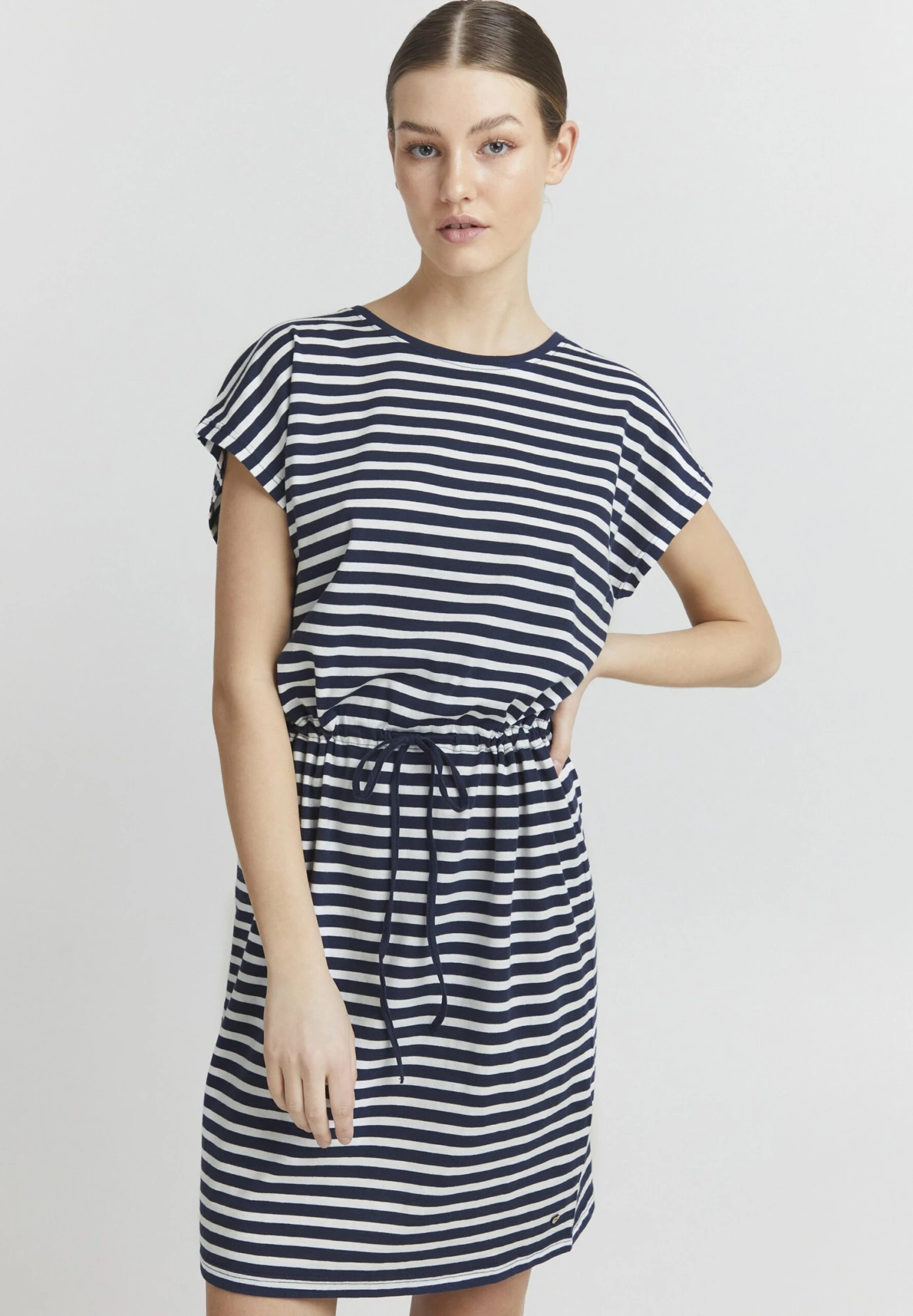 OXMO Stilla - Vestido Ligero - Total Eclipse 1 OXMO Stilla - Vestido Ligero - Total Eclipse