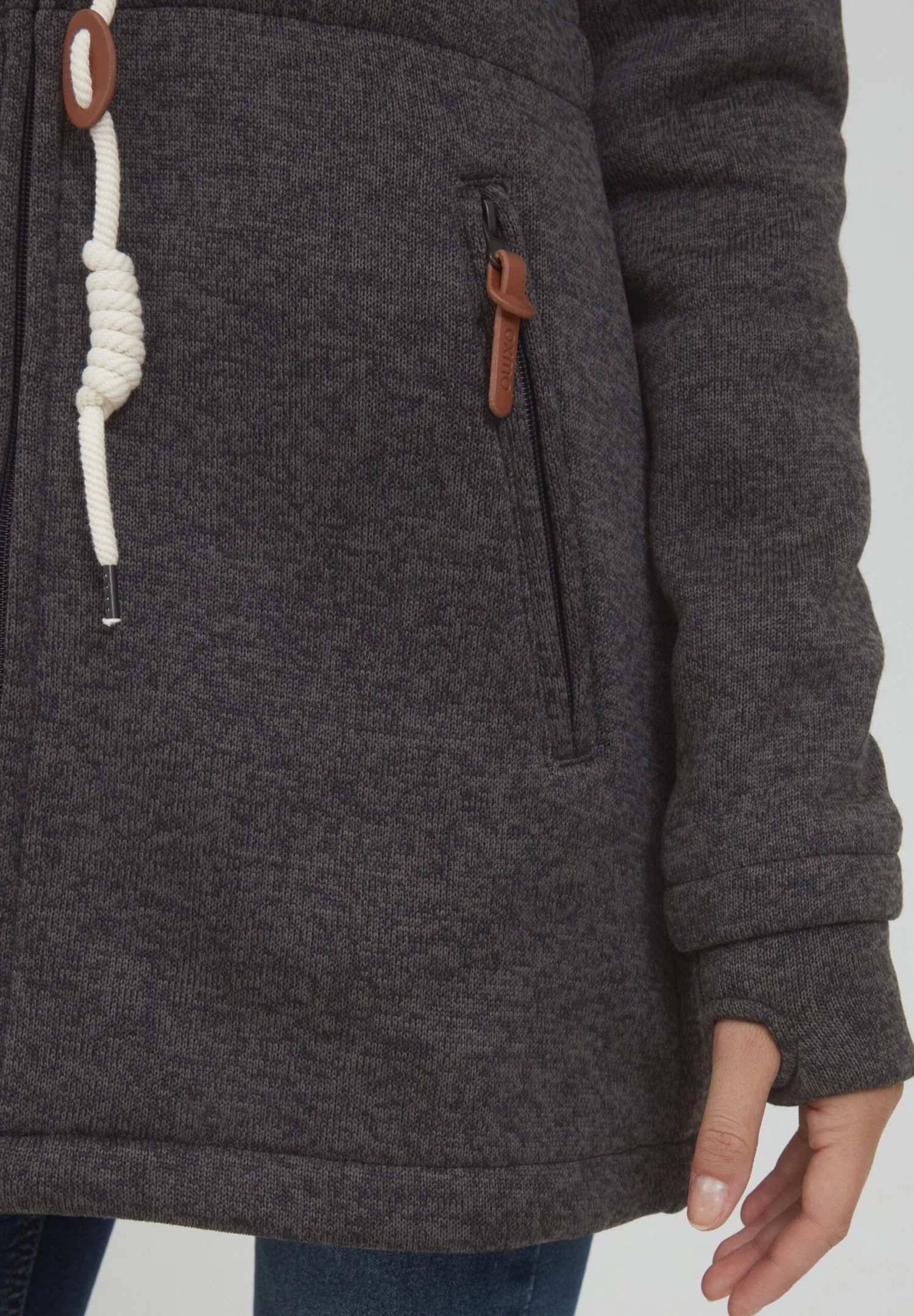 OXMO Oxthora - Abrigo Corto - True Black 5 OXMO Oxthora - Abrigo Corto - True Black - Imagen 5