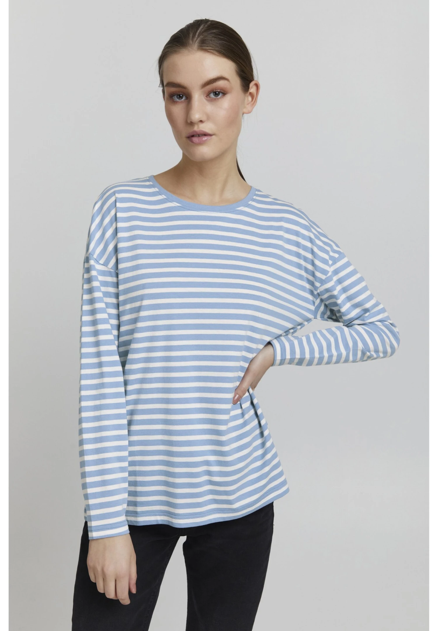 OXMO Camiseta De Manga Larga - Bel Air Blue 1 OXMO Camiseta De Manga Larga - Bel Air Blue