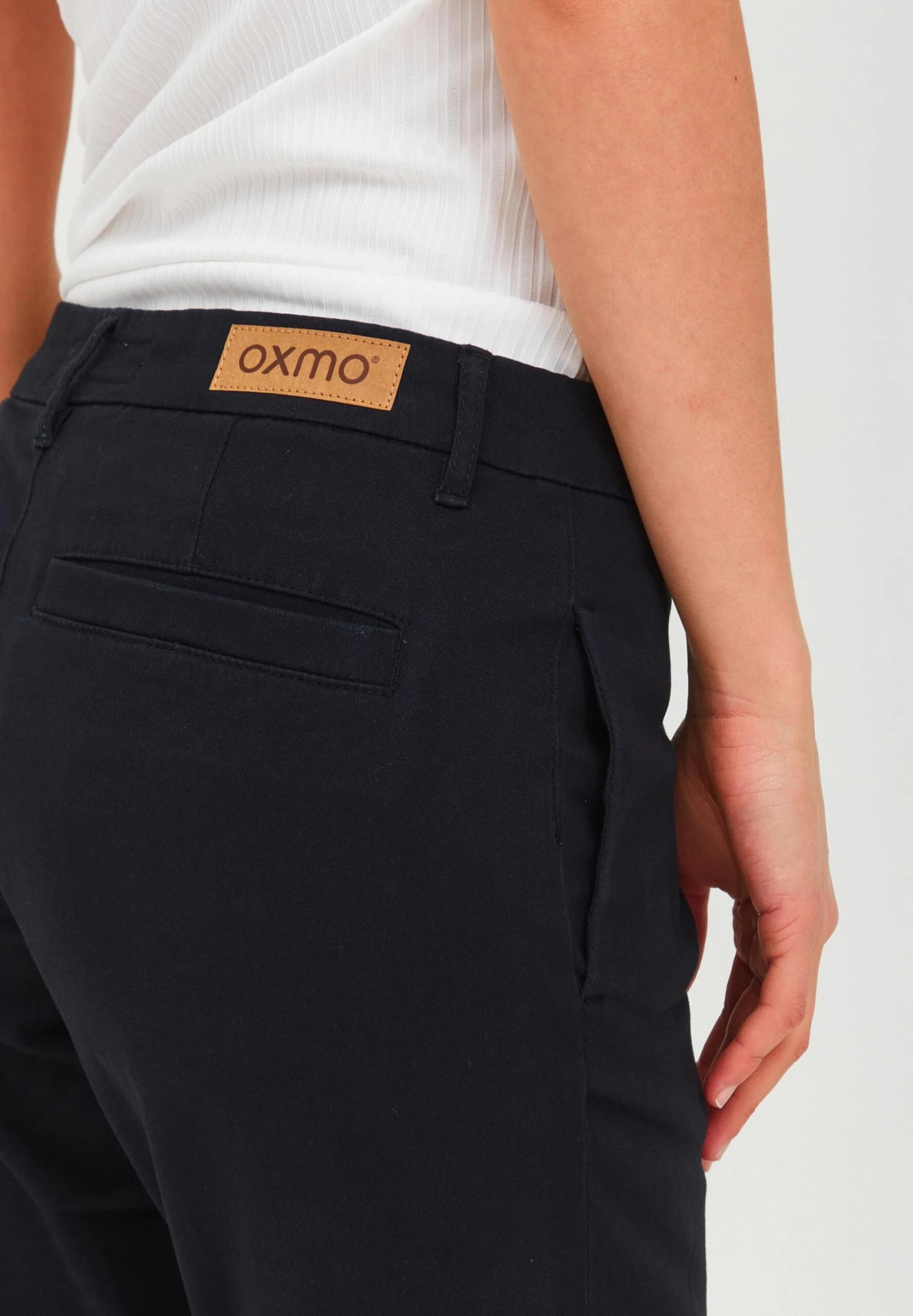 OXMO Pilar - Pantalones Chinos - Black 5 OXMO Pilar - Pantalones Chinos - Black - Imagen 5