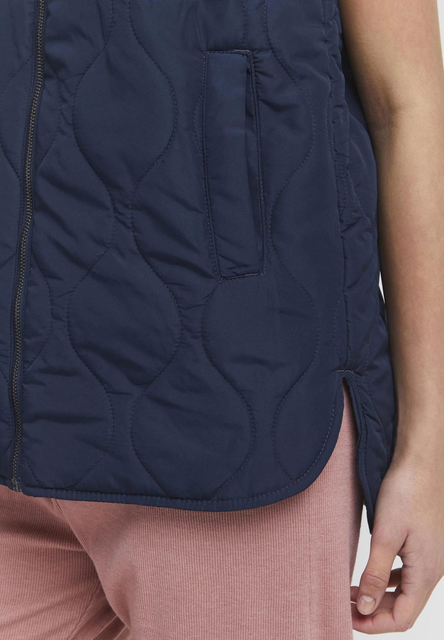 OXMO Svala - Chaleco - Total Eclipse 4 OXMO Svala - Chaleco - Total Eclipse - Imagen 4