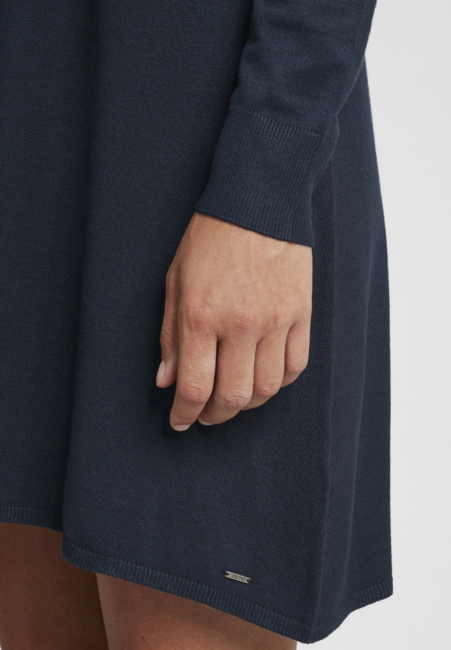 OXMO Oxwinala - Vestido De Punto - Total Eclipse 5 OXMO Oxwinala - Vestido De Punto - Total Eclipse - Imagen 5