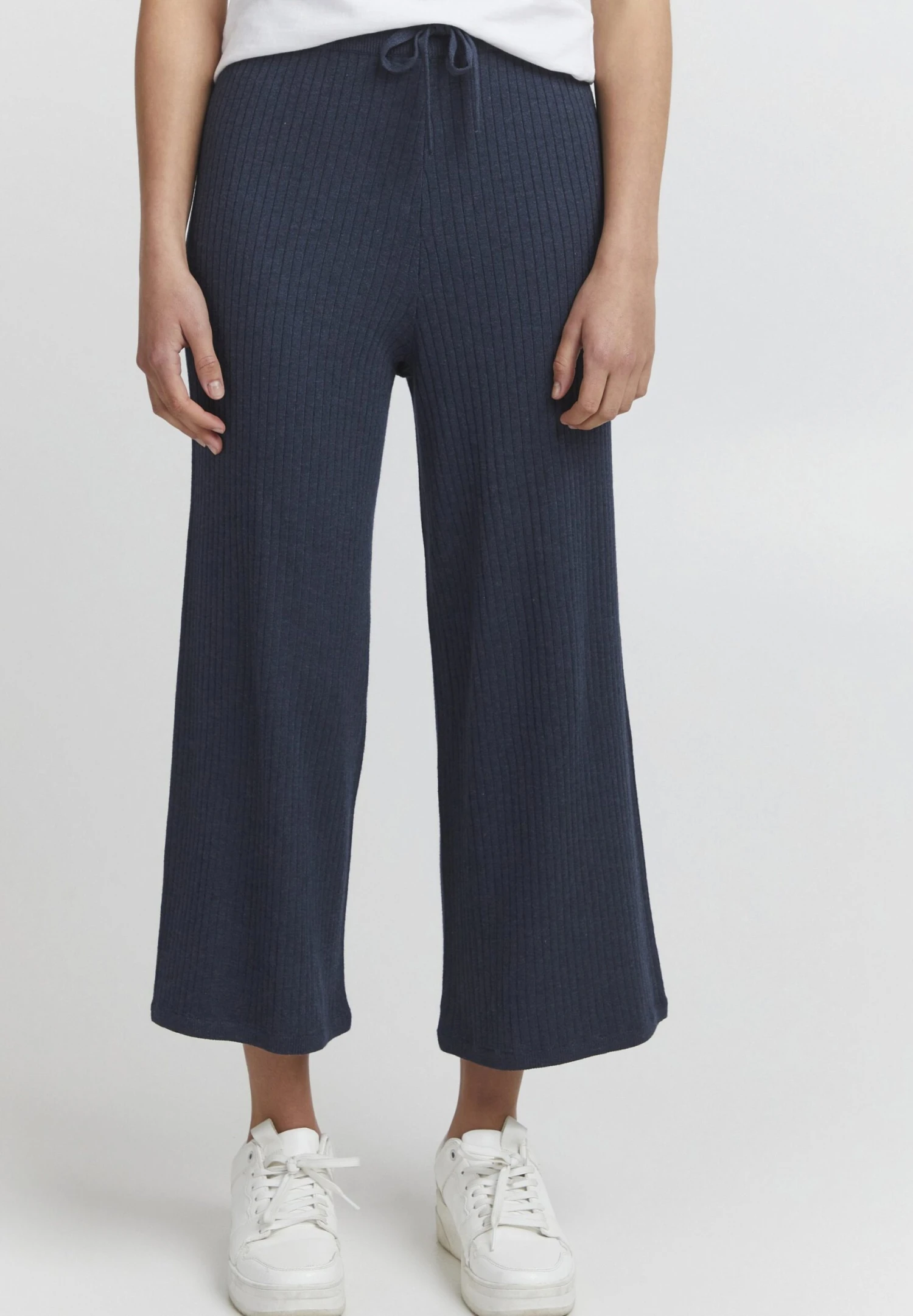 OXMO Oxrie - Pantalones - Total Eclipse 1 OXMO Oxrie - Pantalones - Total Eclipse