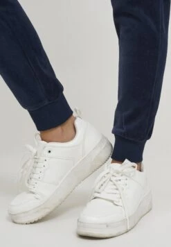 OXMO Oxnikita - Pantalones Deportivos - Insignia B 10 OXMO Oxnikita - Pantalones Deportivos - Insignia B -Oxmo d68c3f24505646f5b370b7abacfcf768