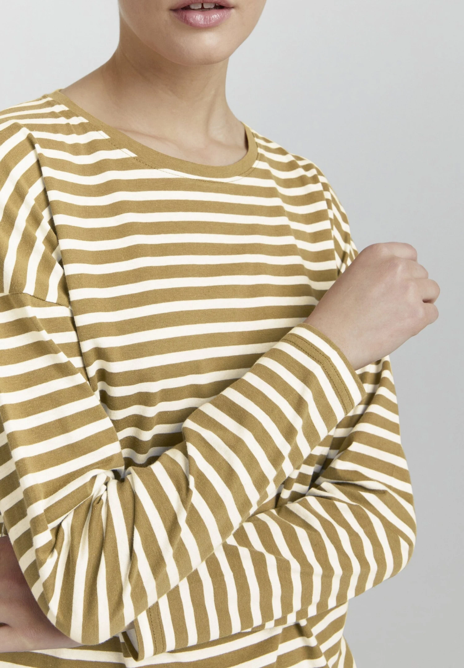 OXMO Camiseta De Manga Larga - Kelp 4 OXMO Camiseta De Manga Larga - Kelp - Imagen 4