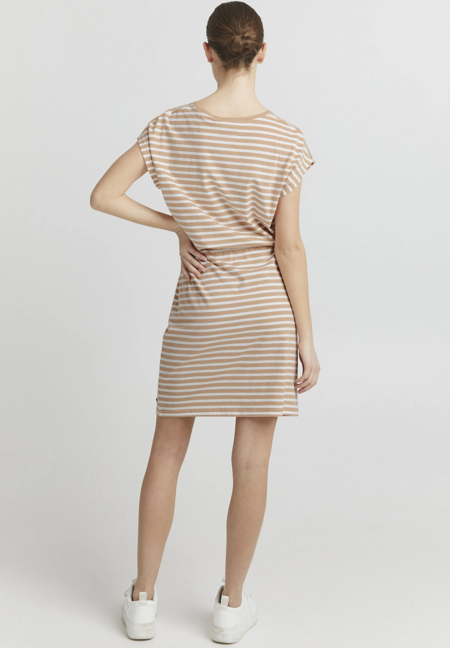 OXMO Stilla - Vestido Ligero - Mahogany Rose 3 OXMO Stilla - Vestido Ligero - Mahogany Rose - Imagen 3