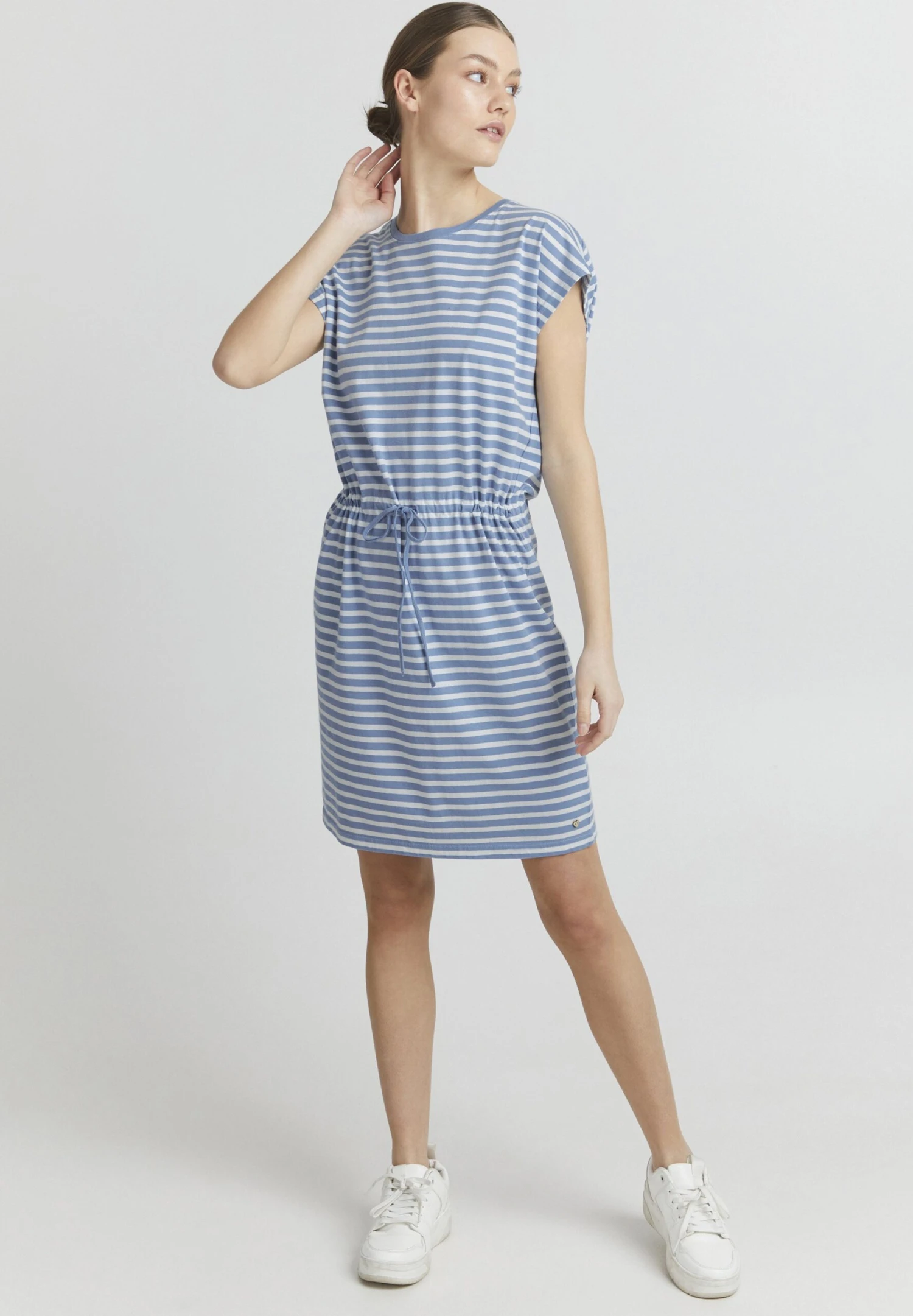 OXMO Stilla - Vestido Ligero - Bel Air Blue 2 OXMO Stilla - Vestido Ligero - Bel Air Blue - Imagen 2