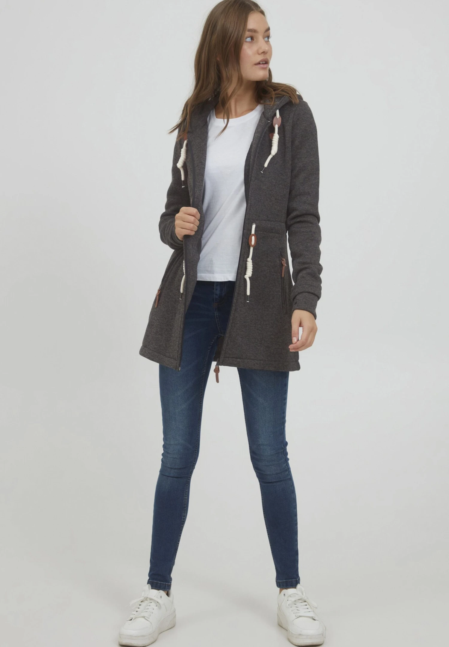 OXMO Oxthora - Abrigo Corto - True Black 2 OXMO Oxthora - Abrigo Corto - True Black - Imagen 2