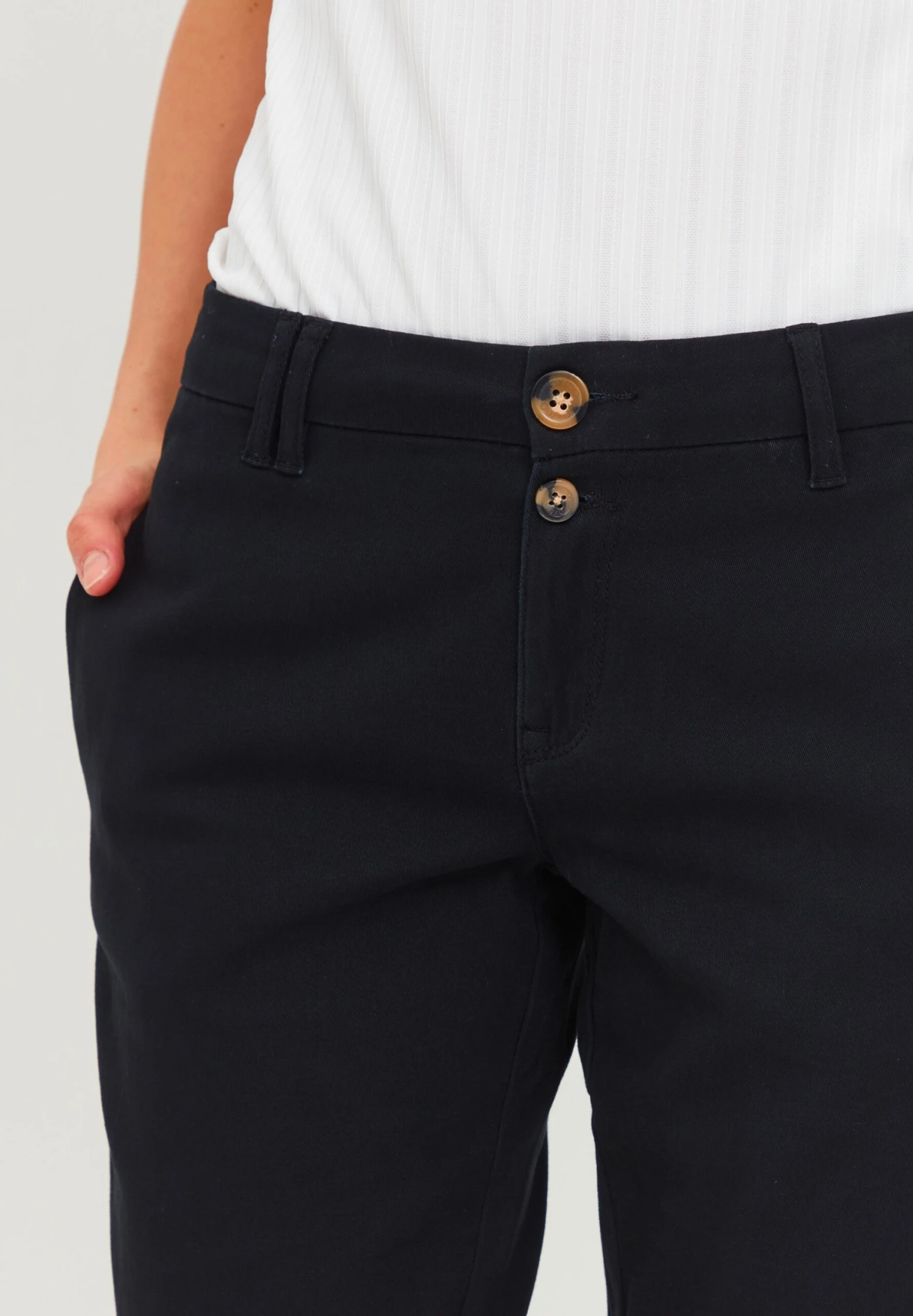 OXMO Pilar - Pantalones Chinos - Black 4 OXMO Pilar - Pantalones Chinos - Black - Imagen 4