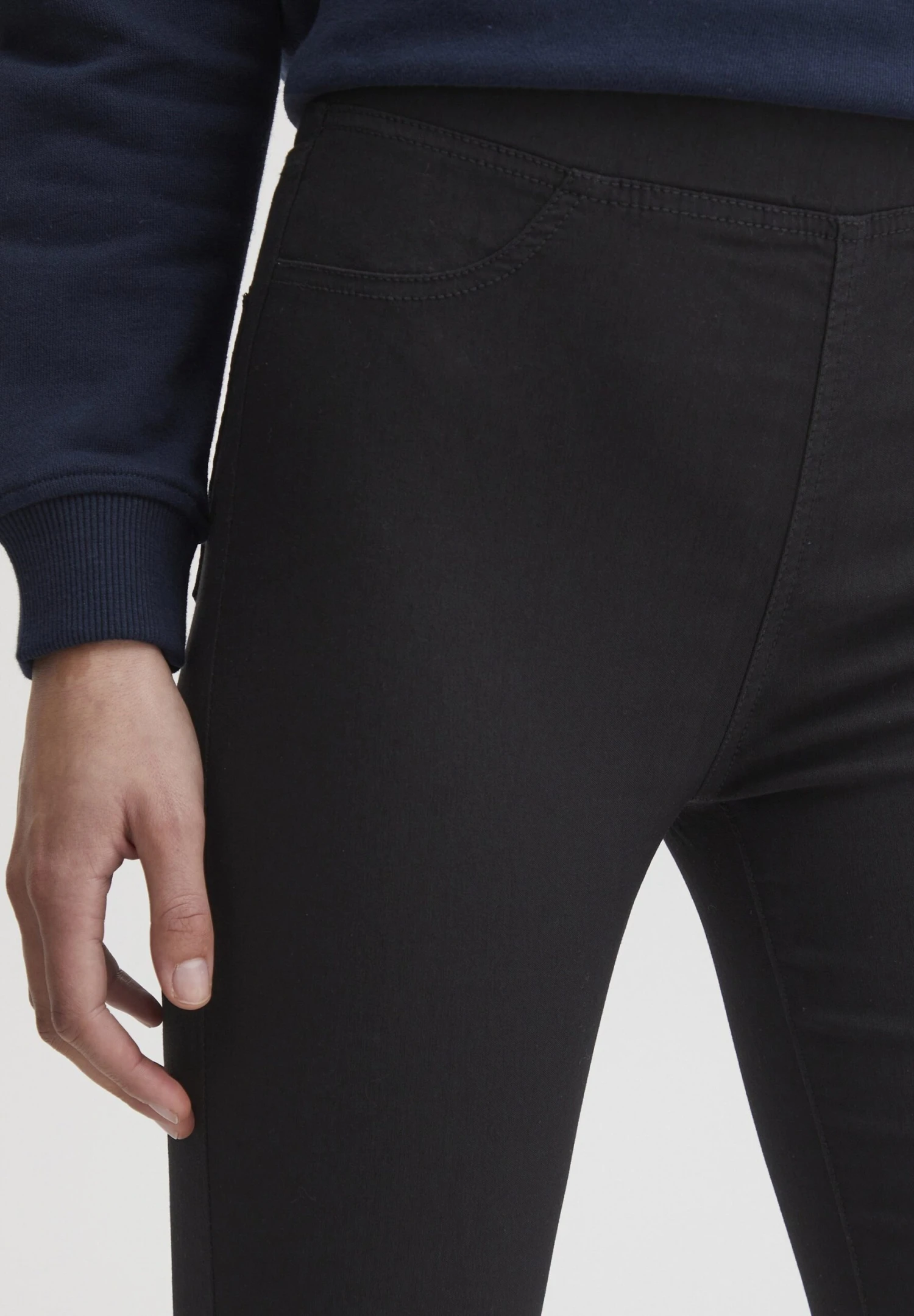 OXMO Oxkeana - Shorts Vaqueros - Black 4 OXMO Oxkeana - Shorts Vaqueros - Black - Imagen 4